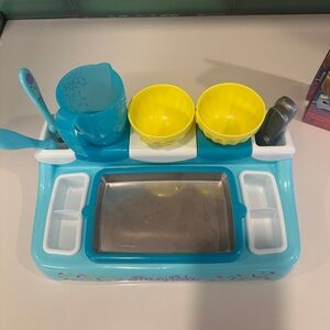 Hasbro Freeze Bake Set - Blue and Yellow